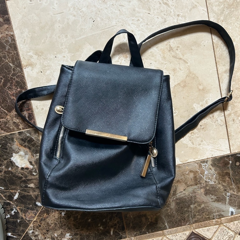 Elegant Black Backpack 🥞